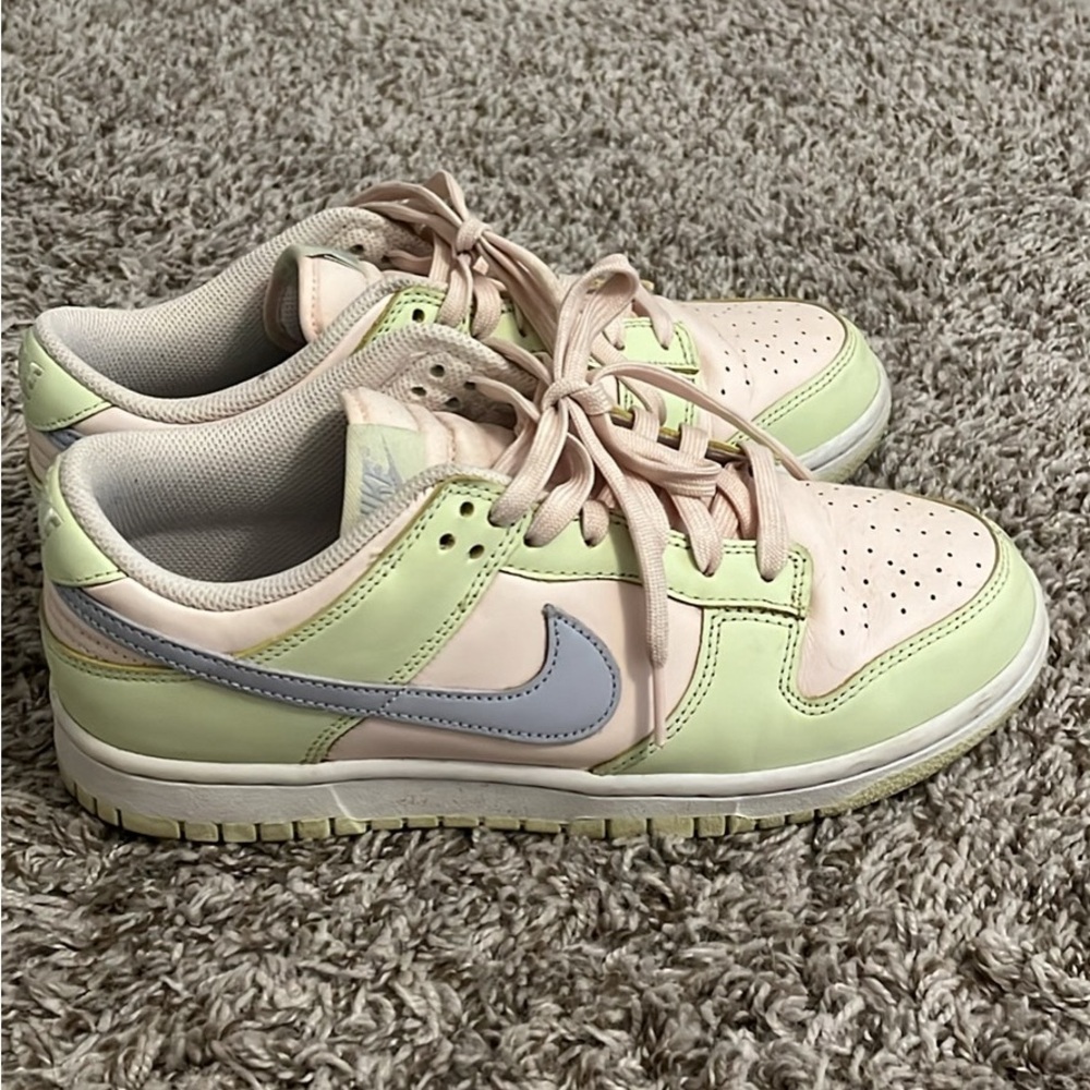Women’s Nike dunks size 9 - Picture 3 of 4